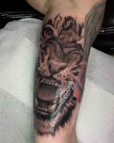 Sam Cole tattoo 035