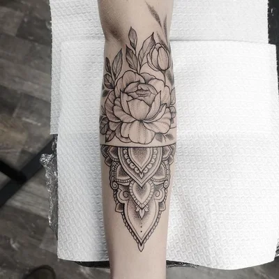 Sara Rossi tattoo 007