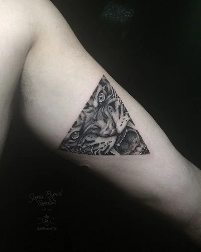 Sara Raquel tattoo 029