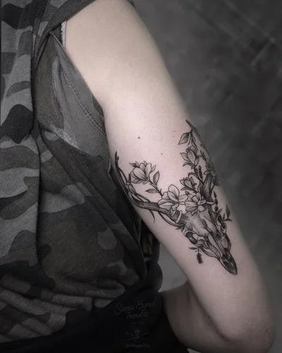 Sara Raquel tattoo 033