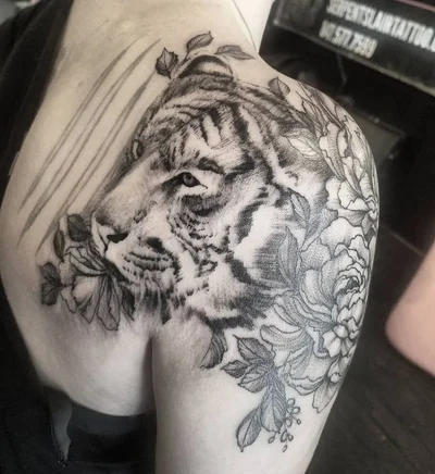 Sarah Spread tattoo 019