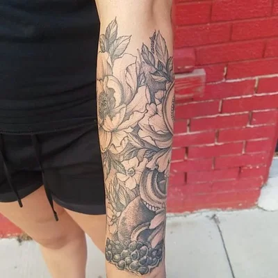 Sarah Spread tattoo 037