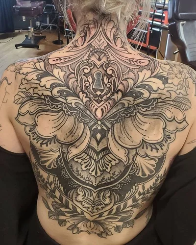 Sarah Spread tattoo 047