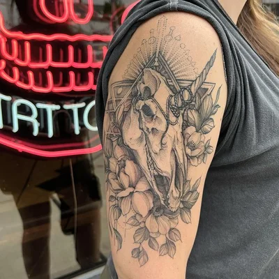 Sarah Spread tattoo 048