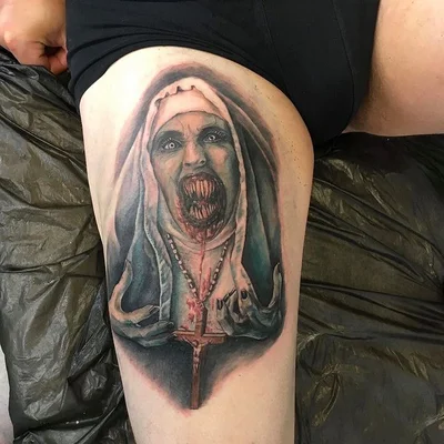 Sarah Kaufmann tattoo 042