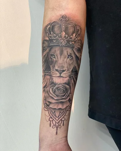 Sarah Kaufmann tattoo 043
