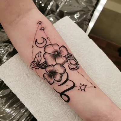 Sarah Bacon tattoo 007