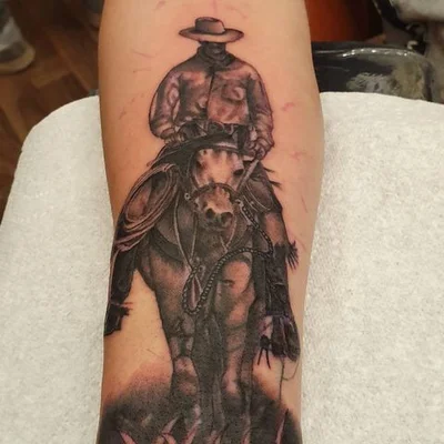Sarah Bacon tattoo 009
