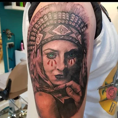 Sarah Bacon tattoo 014