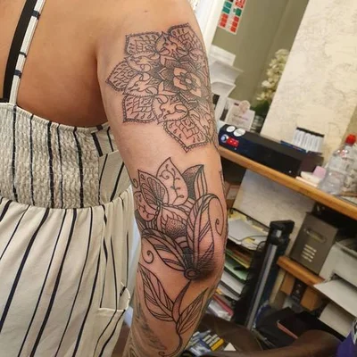 Sarah Bacon tattoo 021