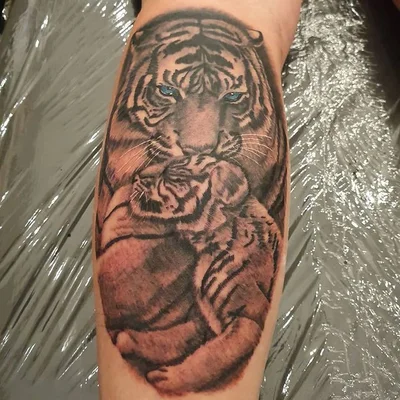 Sarah Bacon tattoo 023