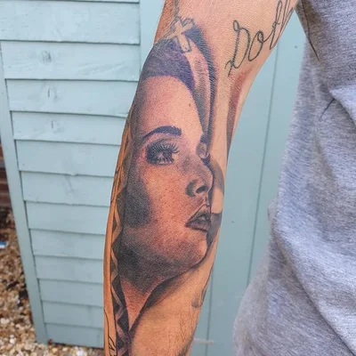 Sarah Bacon tattoo 025