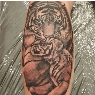 Sarah Bacon tattoo 027
