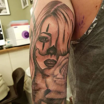 Sarah Bacon tattoo 028