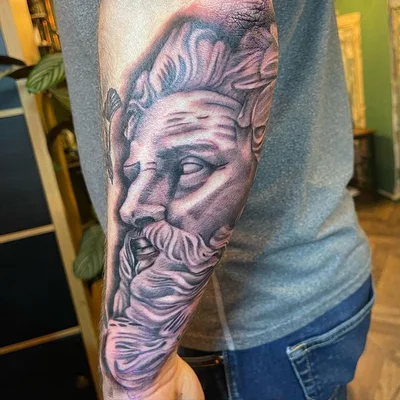 Sarah Bacon tattoo 030