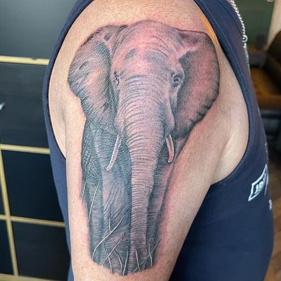 Sarah Bacon tattoo 034