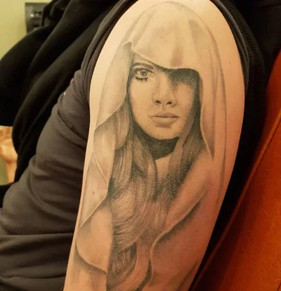 Sarah Bacon tattoo 035