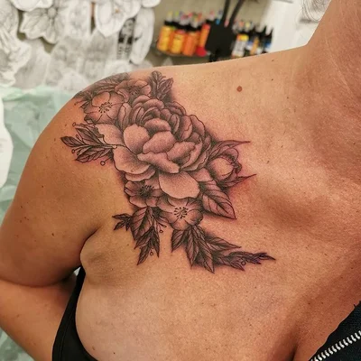 Sarah Bacon tattoo 038