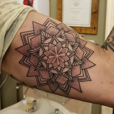 Sarah Bacon tattoo 039