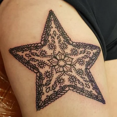 Sarah Bacon tattoo 041