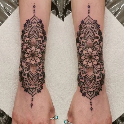 Sarah Bacon tattoo 044