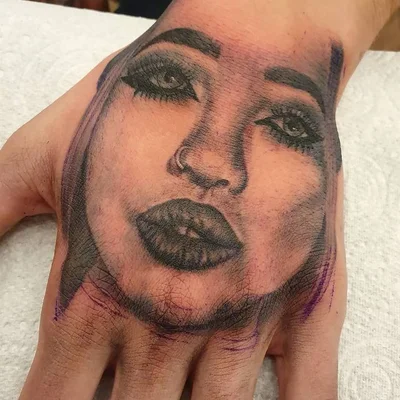 Sarah Bacon tattoo 048
