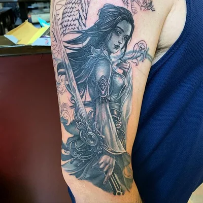 Sarah Miller tattoo 038