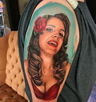 Sarah Miller tattoo 045