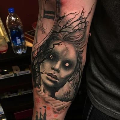 Sarah Miller tattoo 047
