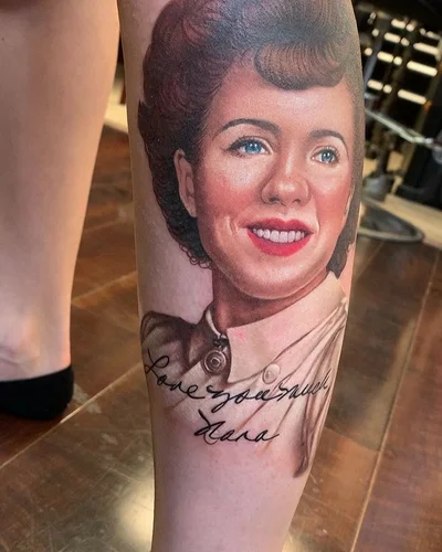 Sarah Miller tattoo 048