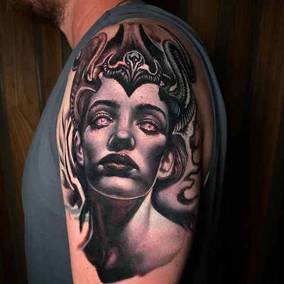 Sarah Miller tattoo 049