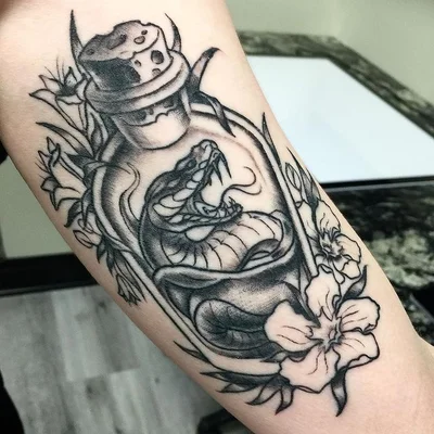 Sarah Renee tattoo 032