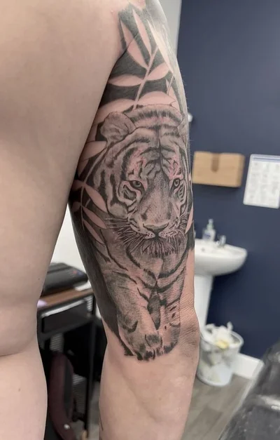 Sarah Swann tattoo 030