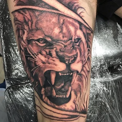 Sarah Swann tattoo 039