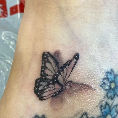 Sarah Swann tattoo 044