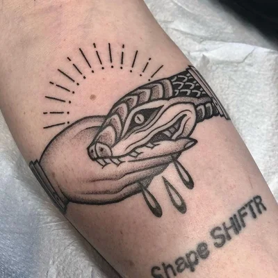 Sara Lewis tattoo 032
