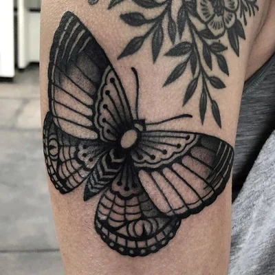Sara Lewis tattoo 033