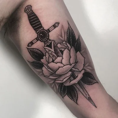 Sara Lewis tattoo 042