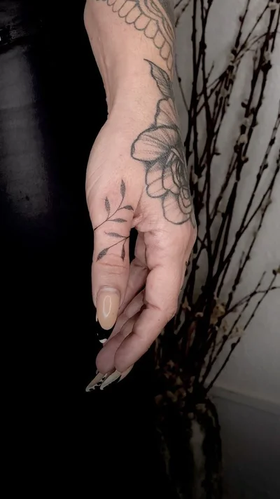 Sara tattoo 010