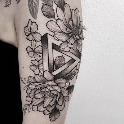 Sara tattoo 037