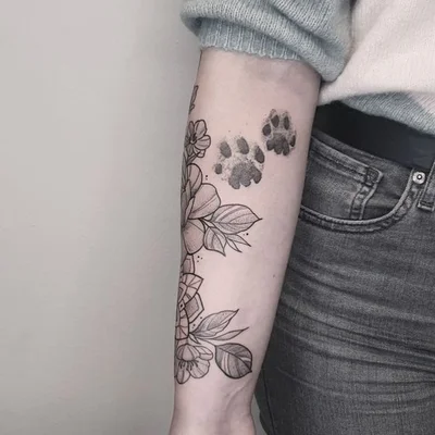 Sara Urban tattoo 007