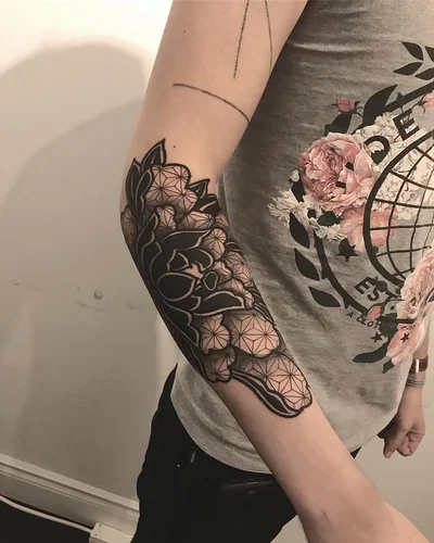 Sarah Blackwood tattoo 009