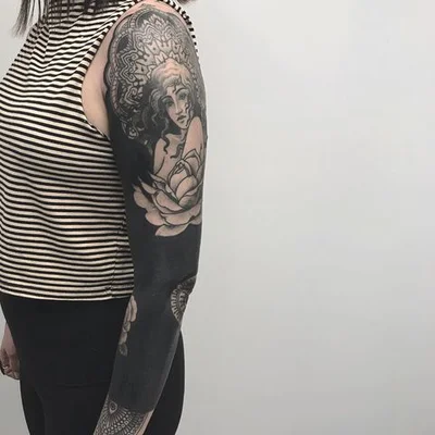 Sarah Blackwood tattoo 038