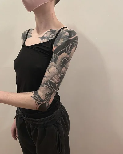 Sarah Blackwood tattoo 042