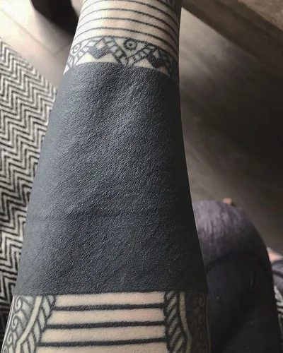 Sarah Blackwood tattoo 045