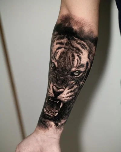 Saree Gonzalez tattoo 022