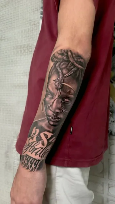 Sarah Sui tattoo 011