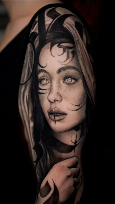 Sarah Sui tattoo 049