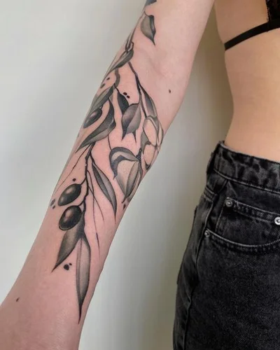 Sasha Marsh tattoo 008