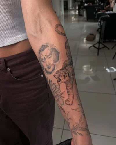 Sasha Masiuk tattoo 007